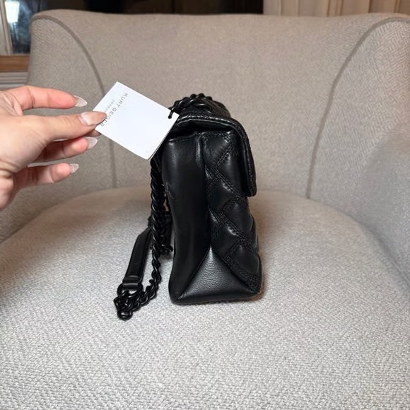 Chic Black Quilted Shoulder Bag - Picture 4 of 6